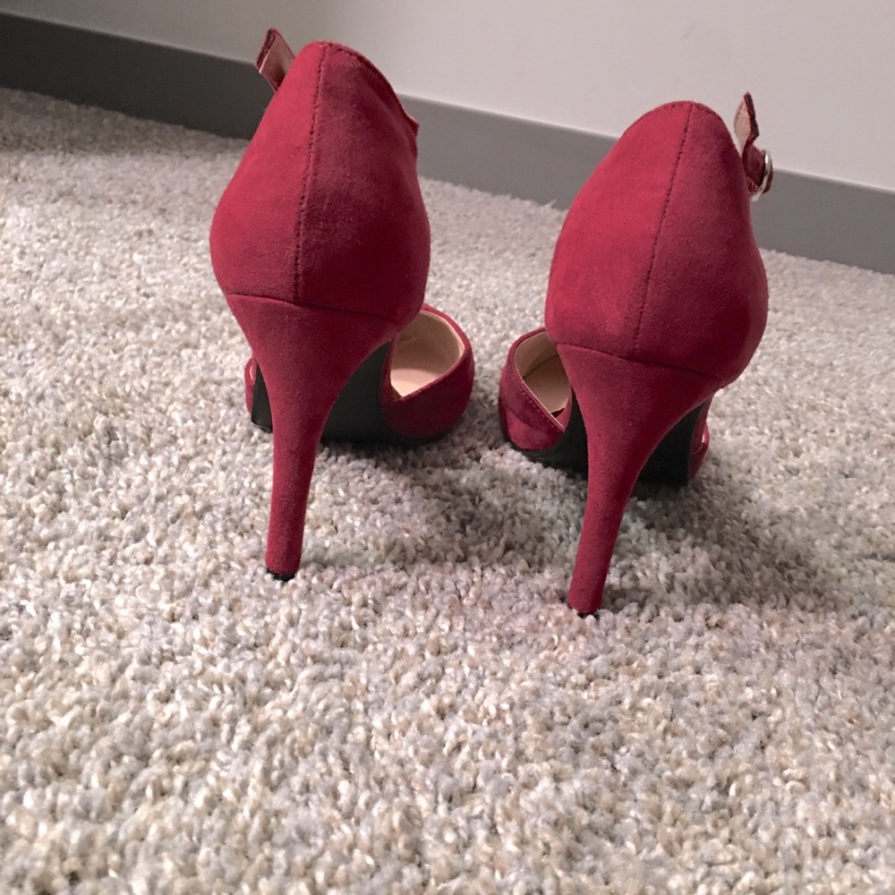 Heels - Picture 4 of 4